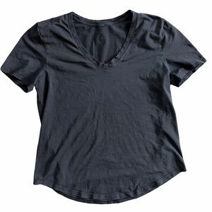 Lululemon 🍋 V-Neck Women's Top